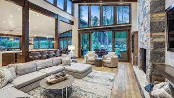 TV connectée, cheminée