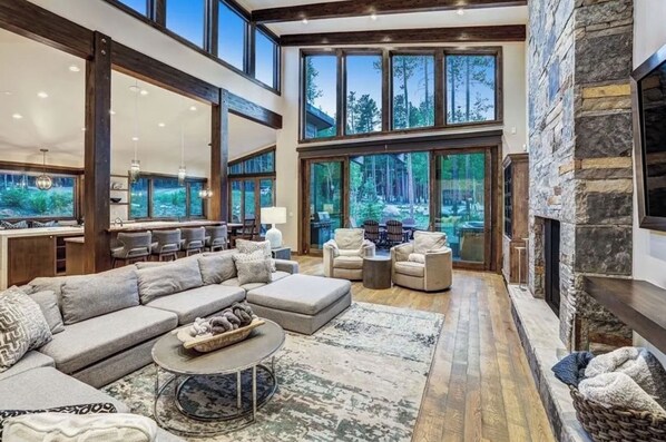 Smart-tv en een open haard