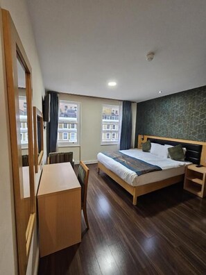 Tallelokero huoneessa, työpöytä