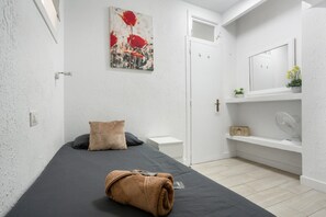 Iron/ironing board, WiFi, bed sheets - Central Apartment with Pool in Los Cristianos (Los Cristianos)