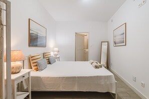 Iron/ironing board, WiFi, bed sheets - Historic District III Holiday Home with Wi-Fi and Air Conditioning (Alcacer do Sal)