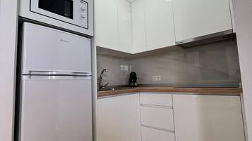 Frigorifero, microonde, piano cottura, macchina per tè/caffè