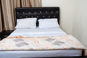 Habitación Confort, vista a la ciudad | Tabla de planchar con plancha 