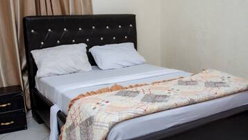 Comfort Room, City View | Iron/ironing board