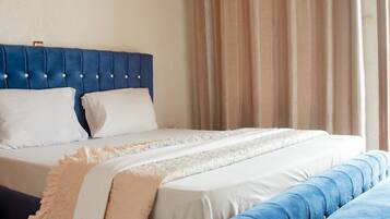 Classic Double Room, Balcony, City View | Iron/ironing board