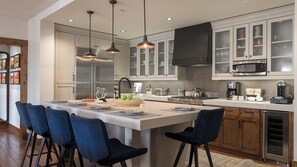 Fridge, microwave, oven, stovetop - Slopeside Residence at One Steamboat Place | Longs Peak #609 (Steamboat Springs)