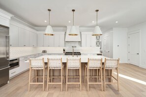 Fridge, microwave, oven, dishwasher - Pelayo Solage|Deeded Beach Access|Private Pool|Golf Cart & Bikes (Santa Rosa Beach)