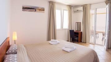 Studio Klasik, balkon, pemandangan laut | Meja kerja, ruang kerja ramah laptop, dan Wi-Fi gratis