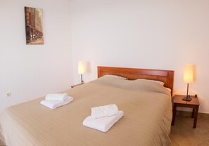 Classic-Studio, Balkon, Meerblick | Schreibtisch, laptopgeeigneter Arbeitsplatz, kostenloses WLAN