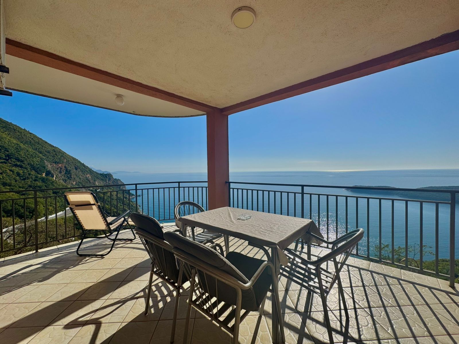 Estudio económico, balcón, vista al mar | Vista desde la habitación