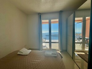 Departamento Deluxe, balcón | Escritorio, espacio para trabajar con laptop y wifi gratis