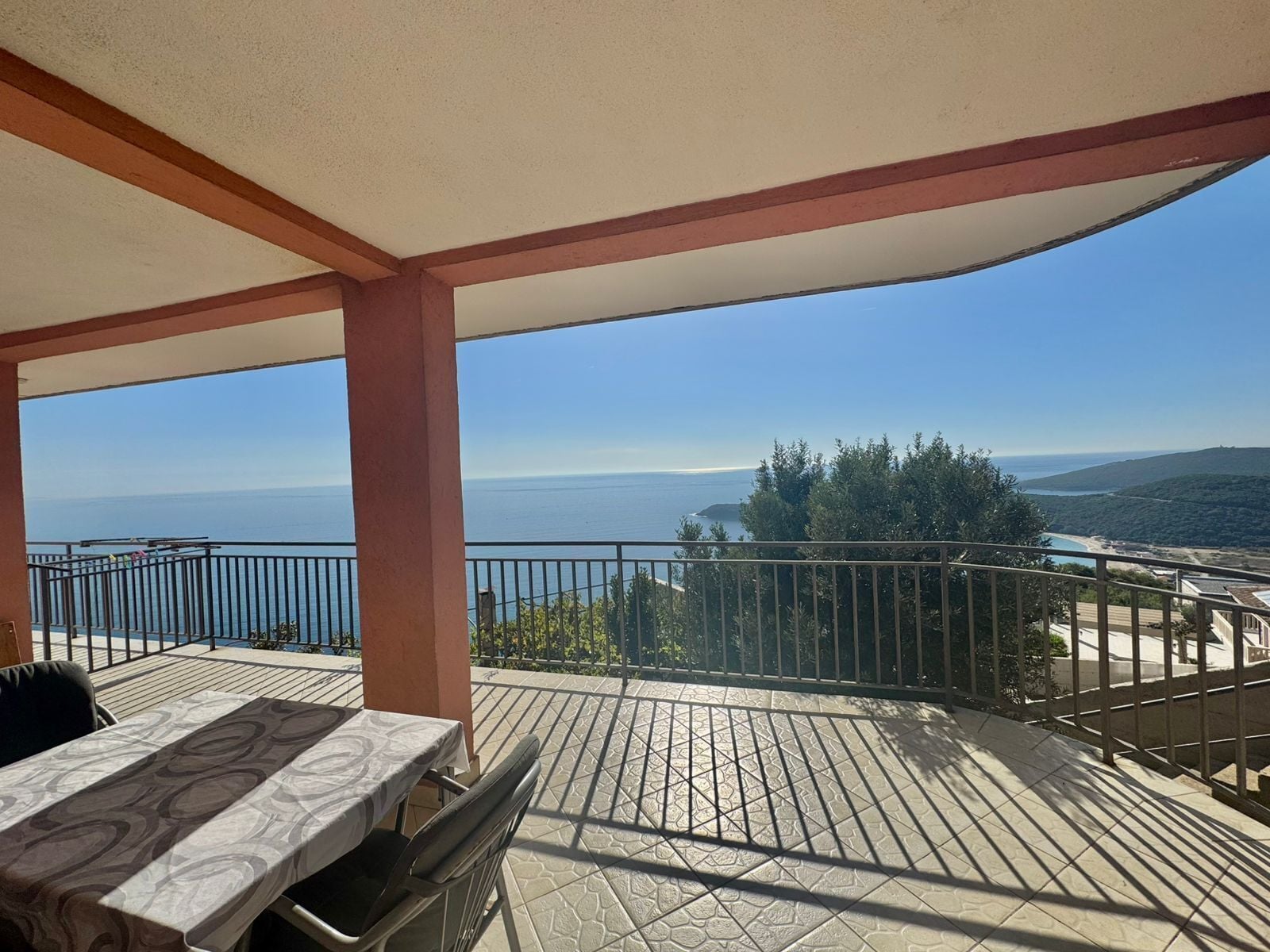 Departamento familiar, balcón, vista al mar | Vista desde la habitación