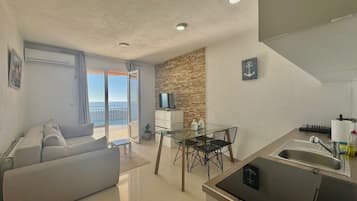 Deluxe-Apartment, Balkon | Schreibtisch, laptopgeeigneter Arbeitsplatz, kostenloses WLAN