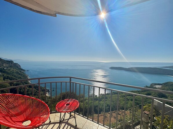 สแตนดาร์ดอพาร์ทเมนท์, ระเบียง, วิวทะเล | วิวจากห้องพัก