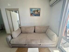 Deluxe-Apartment, Balkon | Schreibtisch, laptopgeeigneter Arbeitsplatz, kostenloses WLAN