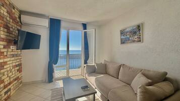 Standard-huoneisto, parveke, merinäköala | Työpöytä, kannettavalle tietokoneelle sopiva työtila, ilmainen Wi-Fi