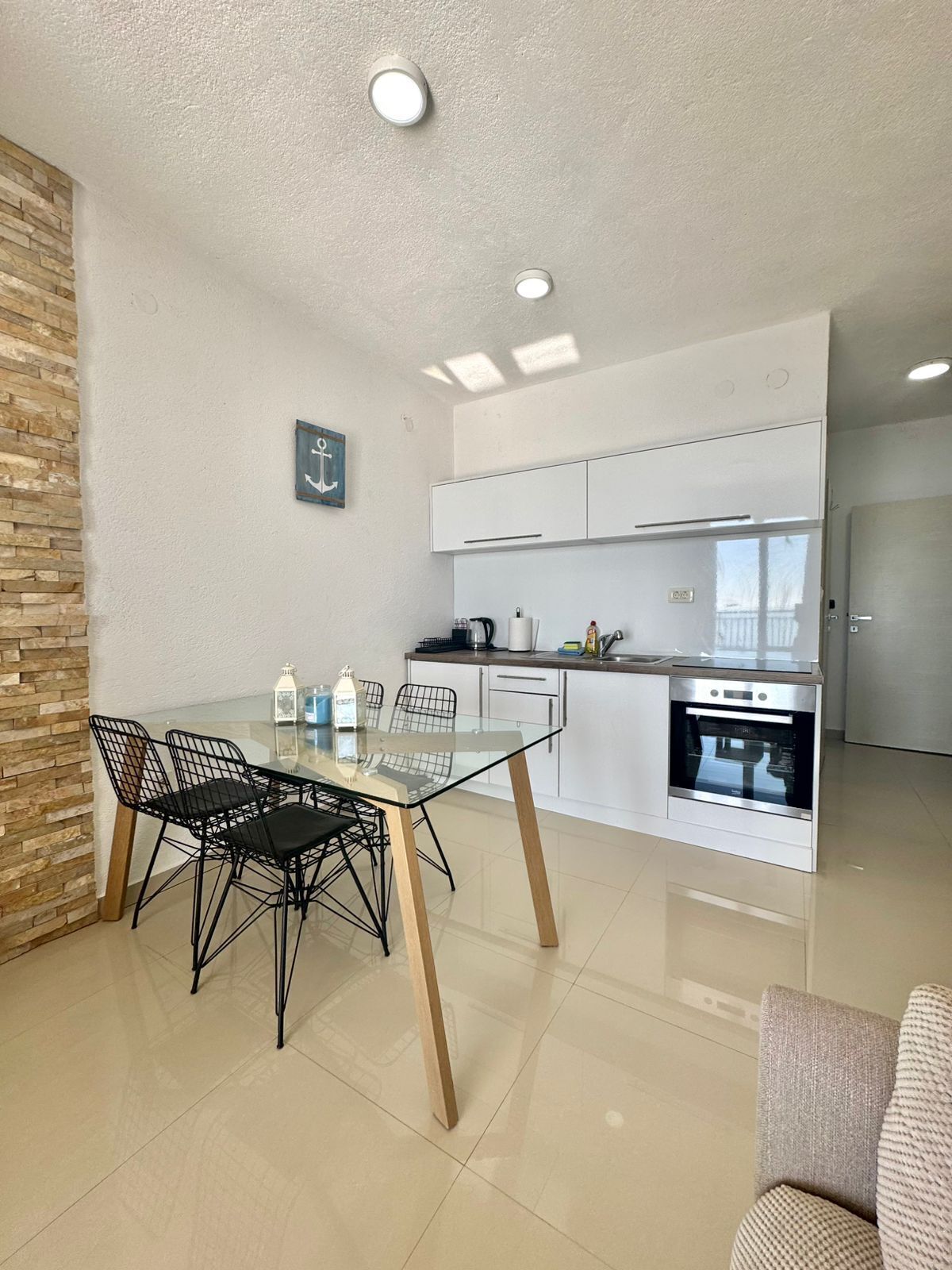 Appartamento Deluxe, balcone | Cucina privata | Frigorifero con congelatore, piano cottura, pentole/stoviglie/utensili