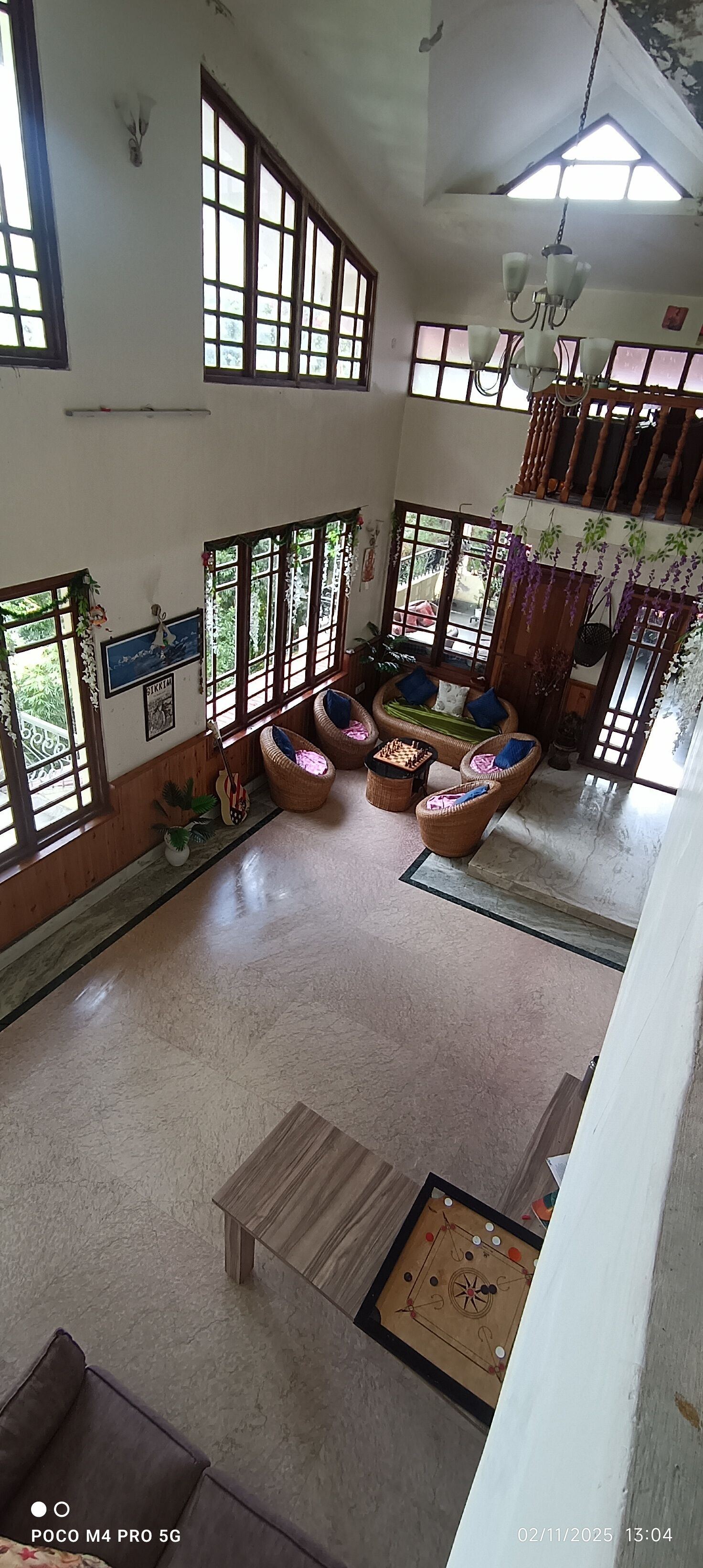 デラックス ダブルルーム バルコニー マウンテンビュー | リビング エリア