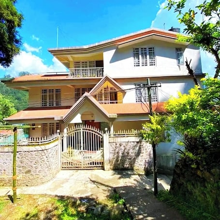 Fachada de la propiedad