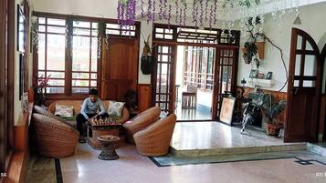 Deluxe Double Room, Balcony, Mountain View | Living area