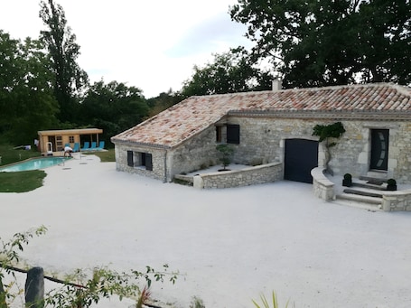 Exterior. Characterful Cottage in Nature with Lake View, Private Pool & Wi-Fi