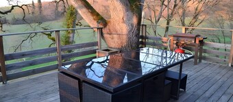 Vakantiehuis 'Gîte De Caractère En Pleine Nature' met Uitzicht op het Meer, Privézwembad en Wi-Fi