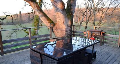 Holiday Home 'Gîte De Caractère En Pleine Nature' with Lake View, Private Pool and Wi-Fi