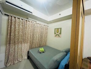 Apartment, 1 Bedroom, Smoking, Balcony | Interior - Elegant Pasay City Apartment With Central Heating & Shared Pool (Pasay)