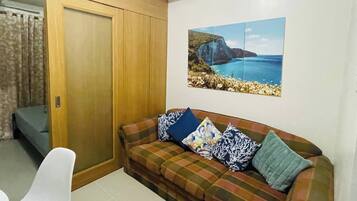 Apartment, 1 Bedroom, Smoking, Balcony | Living area