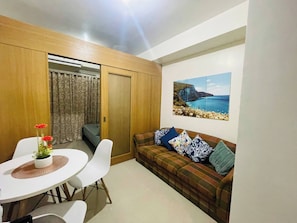Living area - Elegant Pasay City Apartment With Central Heating & Shared Pool (Pasay)