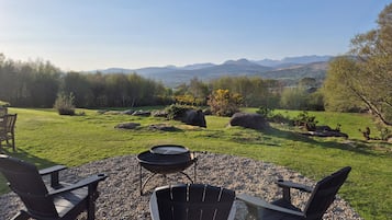 Classic Studio, Multiple Beds, Patio, Mountain View | Terrace/patio