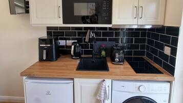 Studio – classic, flere senger, terrasse, fjellutsikt | Blendingsgardiner, strykejern/-brett og wi-fi (inkludert)