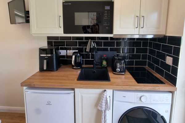 Classic Studio, Multiple Beds, Patio, Mountain View | Private kitchen | Espresso maker, coffee/tea maker, electric kettle, toaster