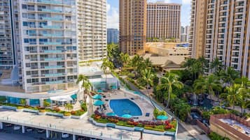 Outdoor pool, pool umbrellas, sun loungers