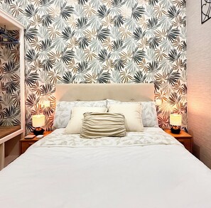 1 slaapkamer, een strijkplank/strijkijzer, gratis wifi, beddengoed