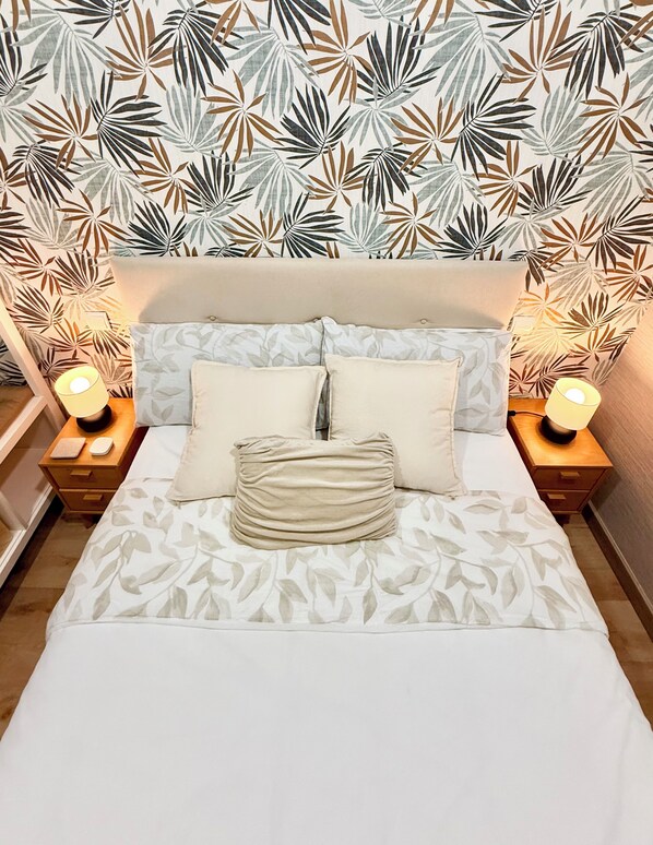 1 غرفة نوم ومكواة/لوح كي وواي فاي مجانًا وملاءات أسرّة