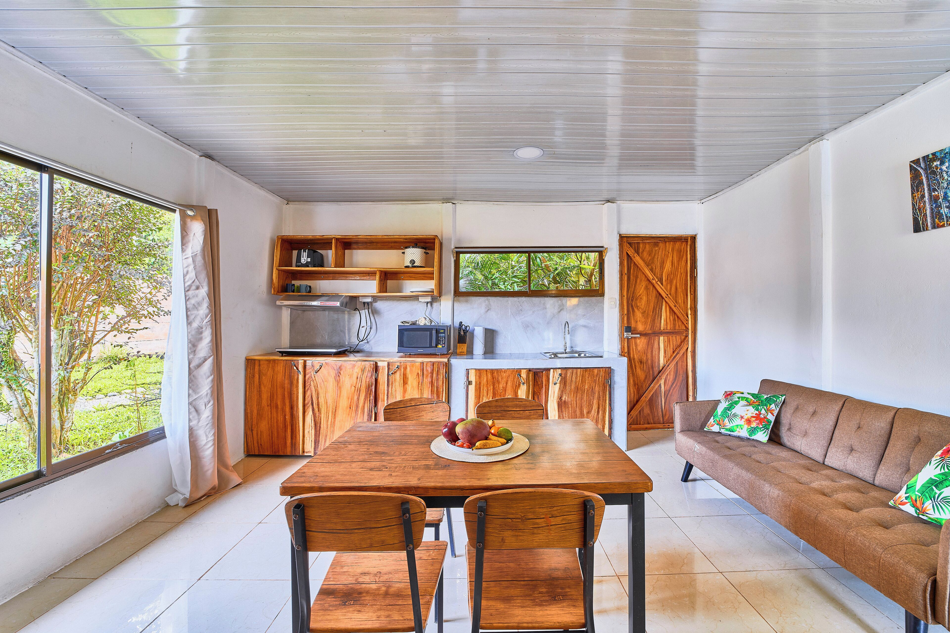 Vila superior, varanda, vista para o jardim | Cozinha privada