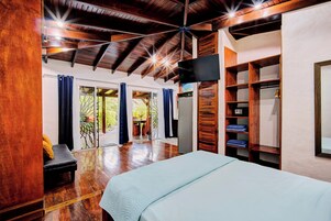 Villa, vistas al jardín | Caja fuerte, wifi gratis, ropa de cama