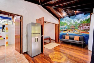 Villa, vistas al jardín | Caja fuerte, wifi gratis, ropa de cama