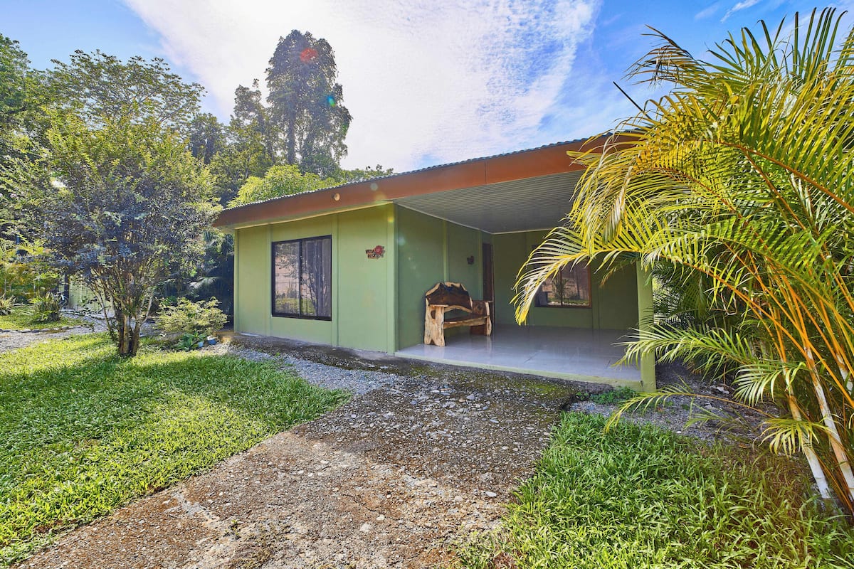 Superior-Villa | Zimmersafe, kostenloses WLAN, Bettwäsche