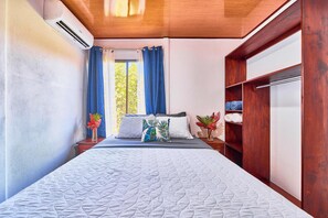 Familie villa, patio, uitzicht op tuin | Een kluis op de kamer, gratis wifi