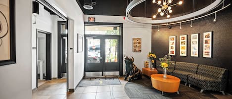 Departamento, varias camas, cocina, vista a la ciudad (The 333 Suites 202) | Lobby