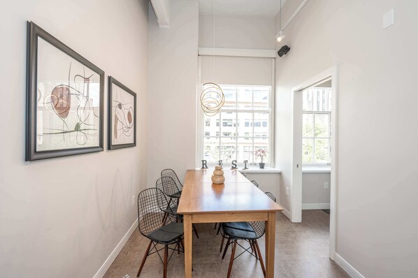 Apartment, Multiple Beds, Kitchen, City View (The 333 Suites 202) | Dining