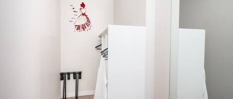 Apartment, Multiple Beds, Kitchen, City View (The 333 Suites 202) | Interior