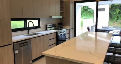 Family house in Marbella with swimming pool, near the beach