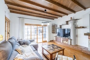 Télévision, cheminée