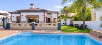 Cubo's Casa El Rodeo & Private Pool / air conditioning / private parking / free Wi-Fi