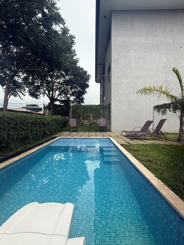 Superb 3-bedroom apartment with pool, and AC in Desamparados