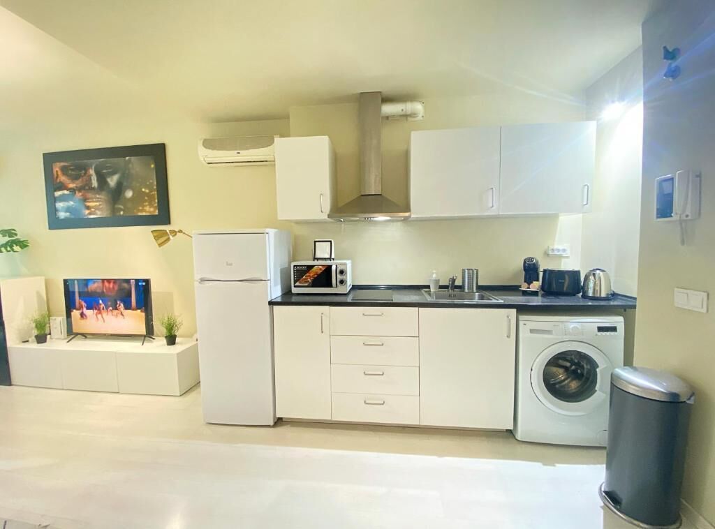 Apartamento conforto | Cozinha privada | Geladeira, micro-ondas, fogão, cooktop