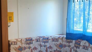 WiFi, bed sheets
